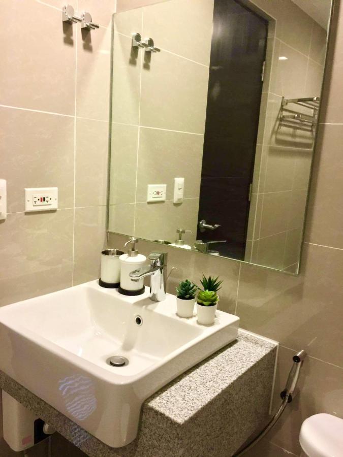 Daniella'S Modern & Cozy Suite In Uptown Bgc مانيلا المظهر الخارجي الصورة