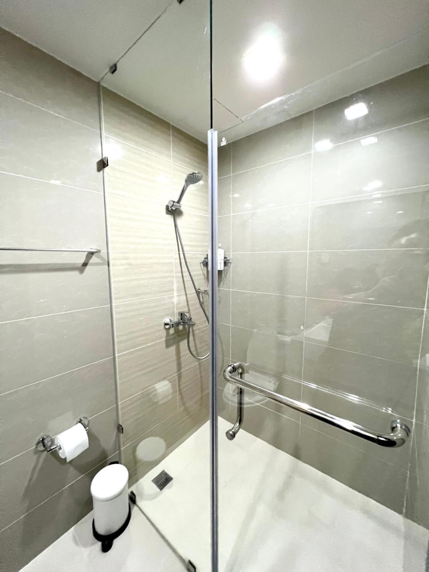 Daniella'S Modern & Cozy Suite In Uptown Bgc مانيلا المظهر الخارجي الصورة